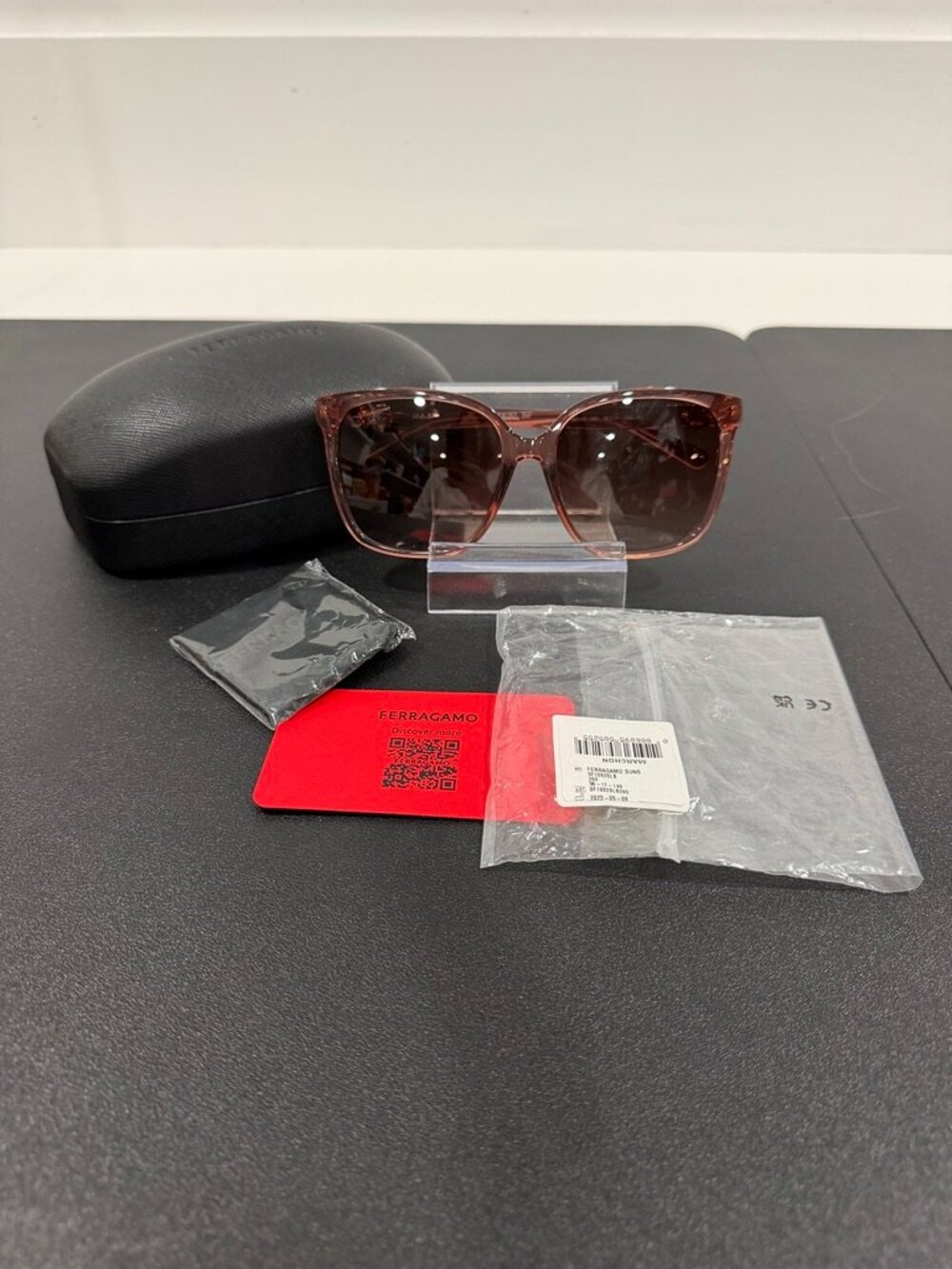 NIB Salvatore Ferragamo Women's Sunglasses (JB1512)